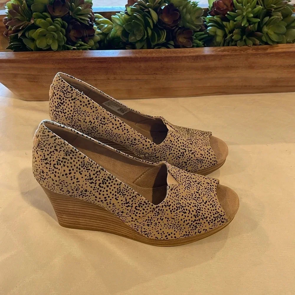 Toms women’s cheetah print Michelle wedge peep toe shoes heels sandals size 7.5